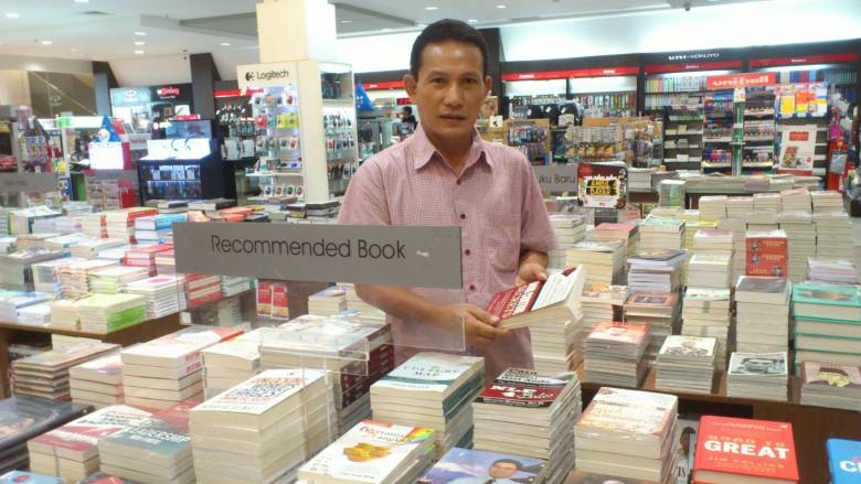 MATAHARI dalam Novel Indonesia